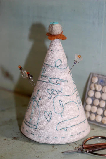 Lienzo y Patrón para Bordar Alfiletero de Costura Esencial Natalie Bird ** Llega el 30 de noviembre**